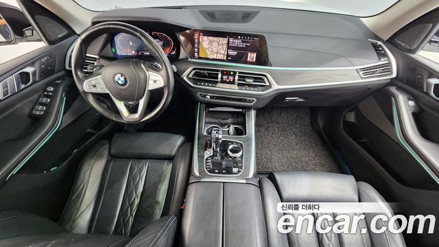 BMW X7 — interior