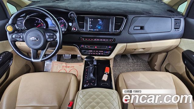 Kia Carnival — interior