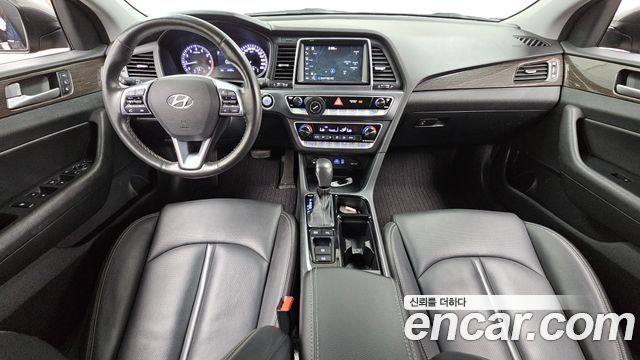 Hyundai Sonata — interior