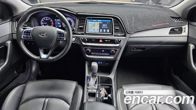 Hyundai Sonata — interior