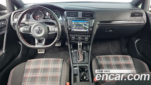 Volkswagen Golf — interior