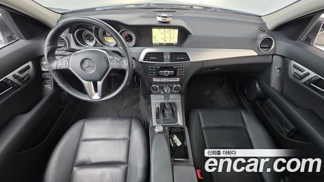 Mercedes-Benz C-Class — interior