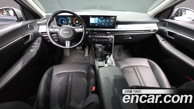 Hyundai Sonata — interior