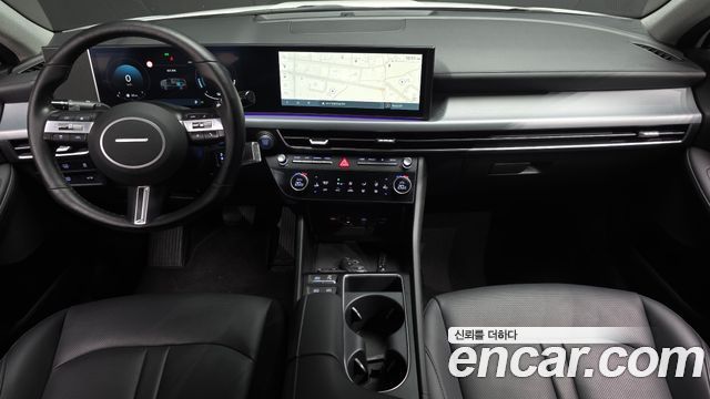 Hyundai Sonata — interior