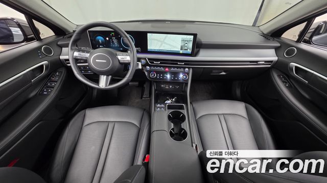 Hyundai Sonata — interior
