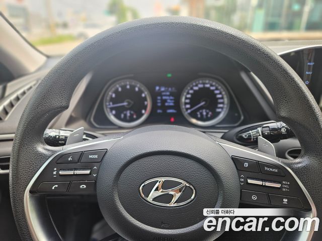 Hyundai Sonata — interior