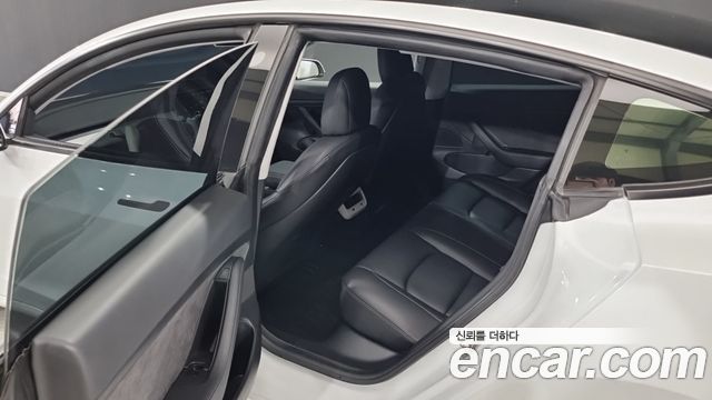 Tesla Model 3 — interior