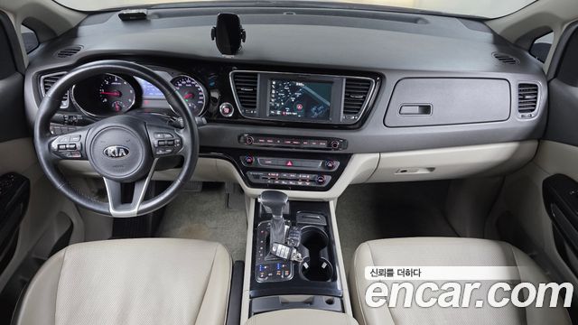 Kia Carnival — interior