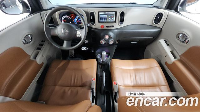 Nissan Cube — interior