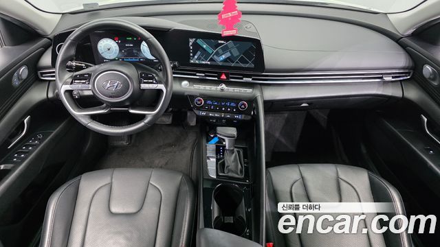 Hyundai Avante — interior