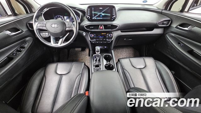 Hyundai Santa Fe — interior