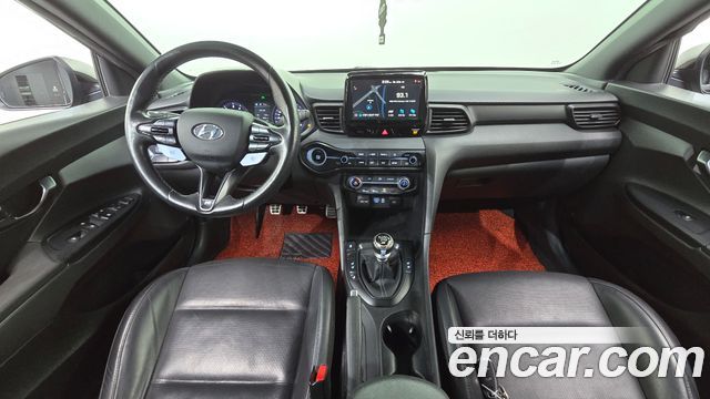 Hyundai Veloster — interior