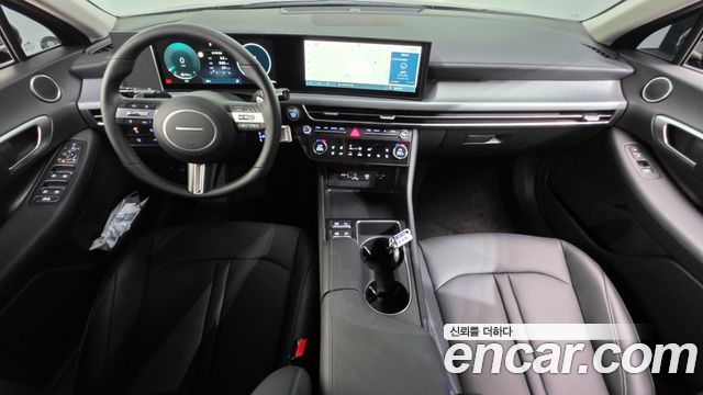 Hyundai Sonata — interior