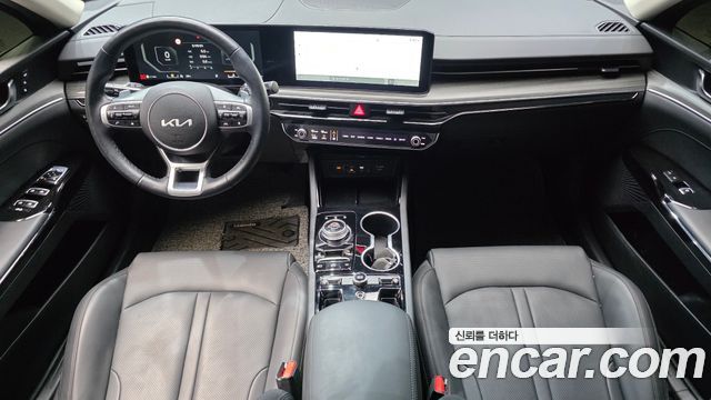 Kia K5 — interior