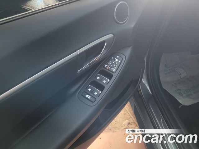 Hyundai Sonata — interior
