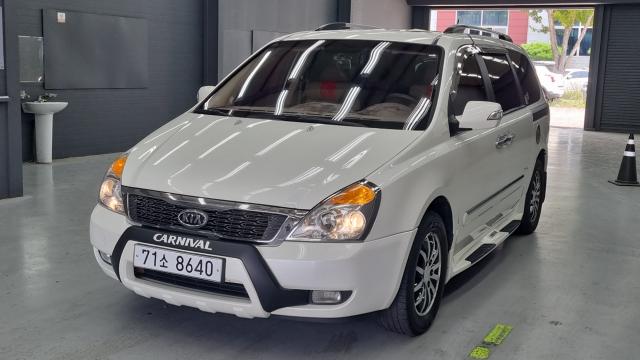 Kia Carnival — exterior