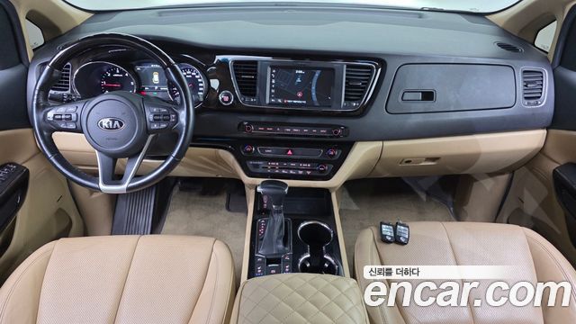 Kia Carnival — interior