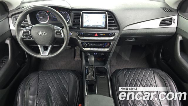 Hyundai Sonata — interior