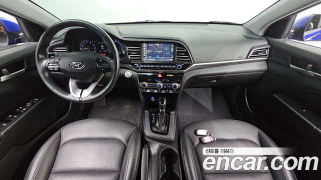 Hyundai Avante — interior