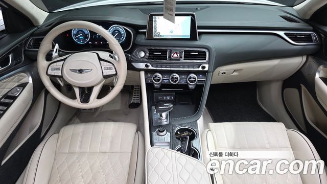 Genesis G70 — interior