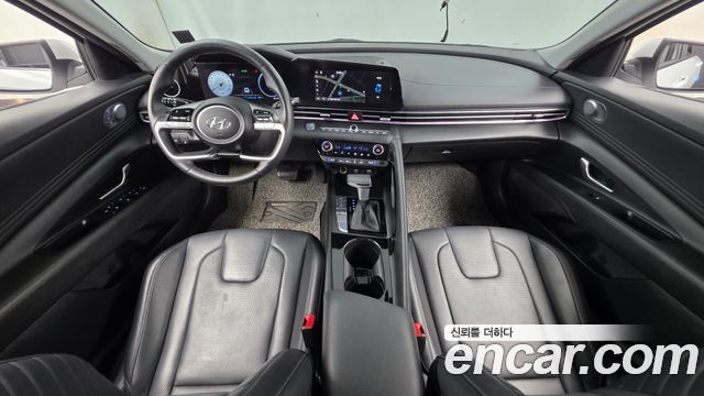 Hyundai Avante — interior