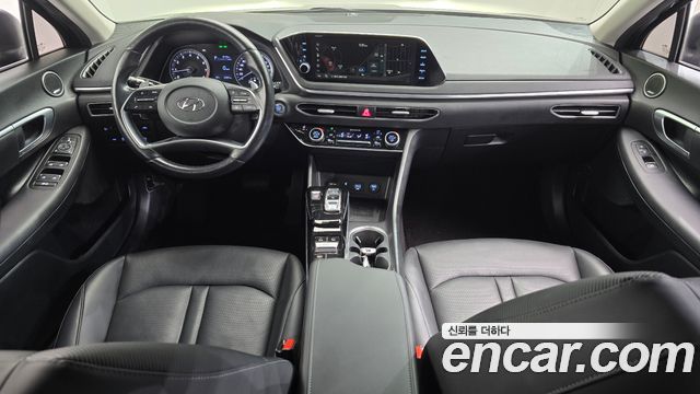 Hyundai Sonata — interior