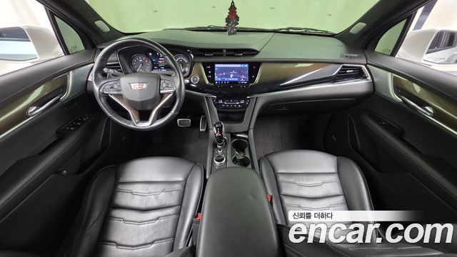 Cadillac XT6 — interior