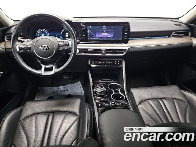 Kia K5 — interior