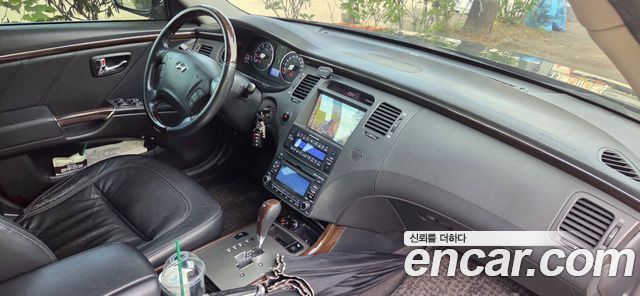 Hyundai Grandeur — interior