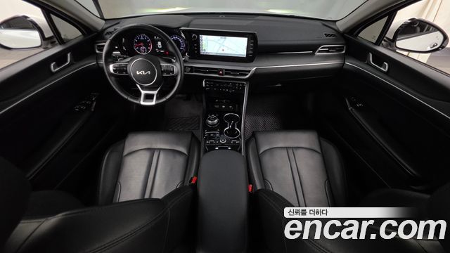Kia K5 — interior