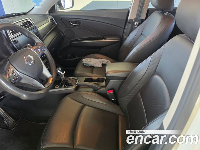 KG Mobility Tivoli — interior