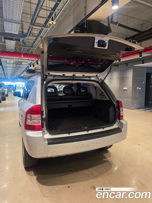 Jeep Compass — interior