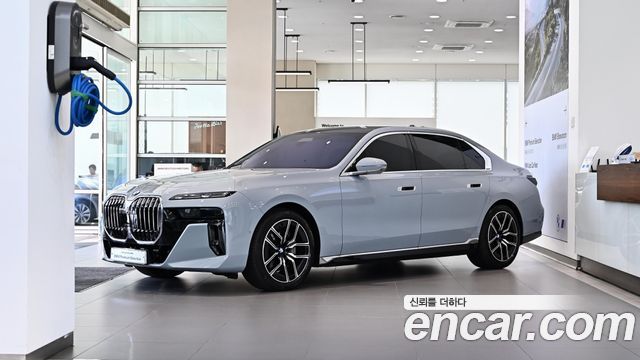 BMW 7 Series — exterior