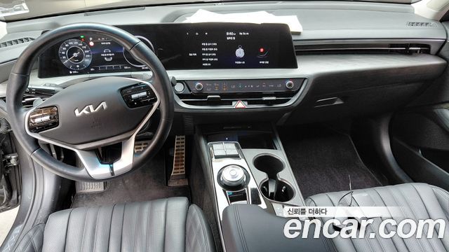 Kia K8 — interior