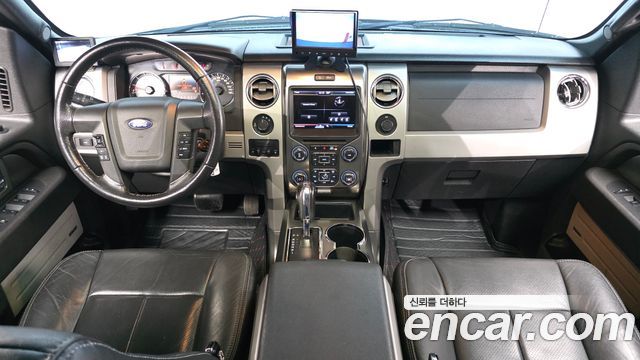 Ford F-150 — interior