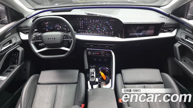 Audi Q5 — interior