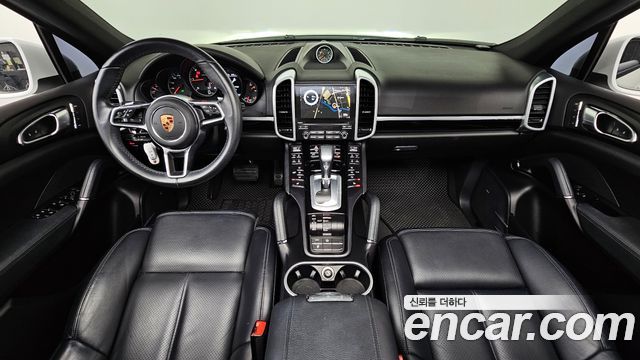 Porsche Cayenne — interior