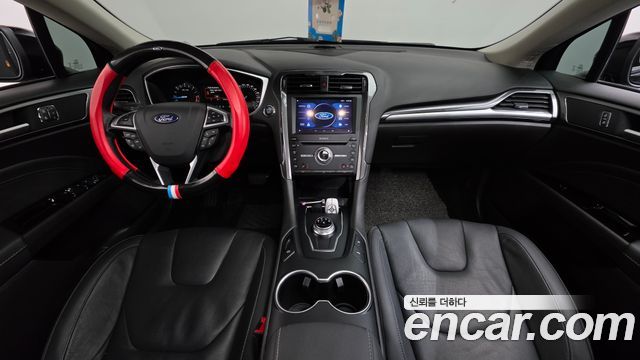 Ford Mondeo — interior