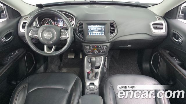 Jeep Compass — interior