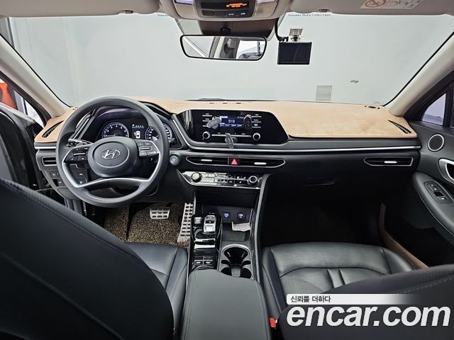Hyundai Sonata — interior