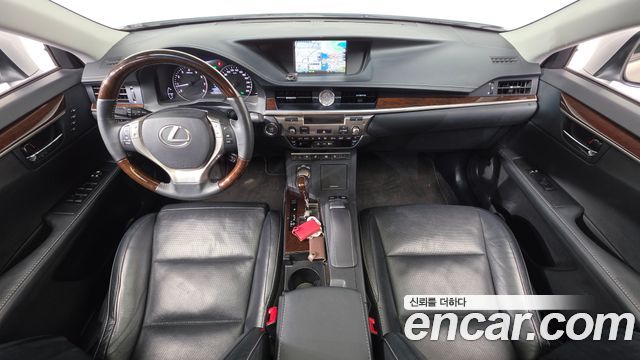 Lexus ES — interior