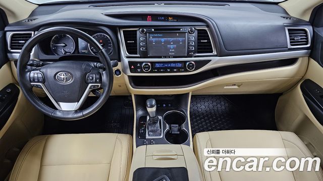 Toyota Highlander — interior