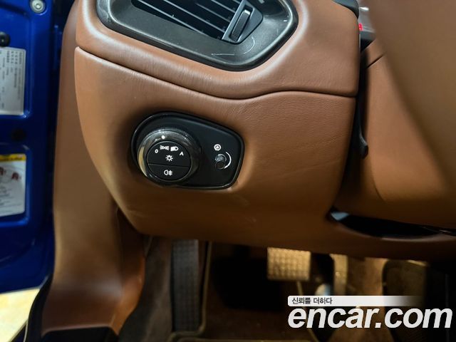 Aston Martin Vanquish — interior