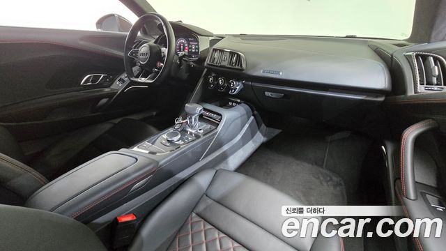Audi R8 — interior