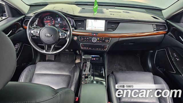 Kia K7 — interior