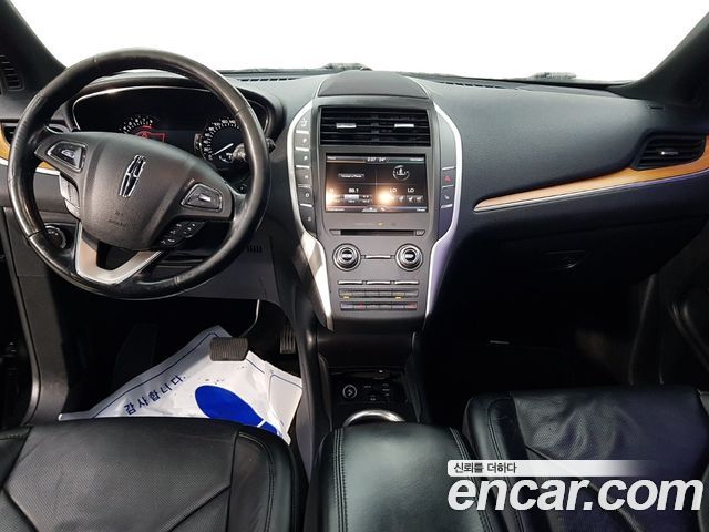Lincoln MKC — interior