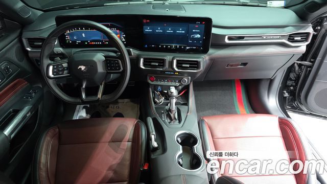 Ford Mustang — interior