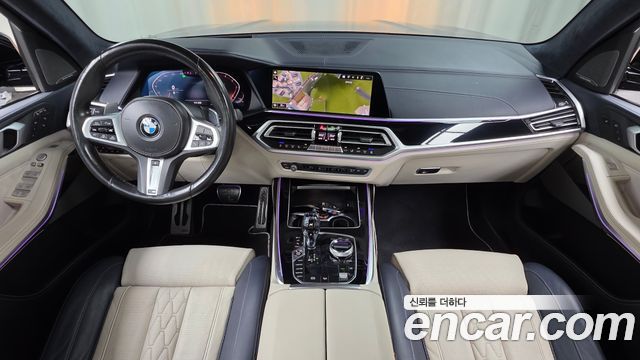 BMW X7 — interior