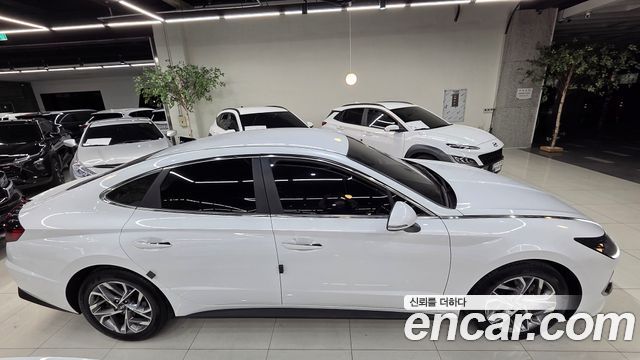 Hyundai Sonata — interior