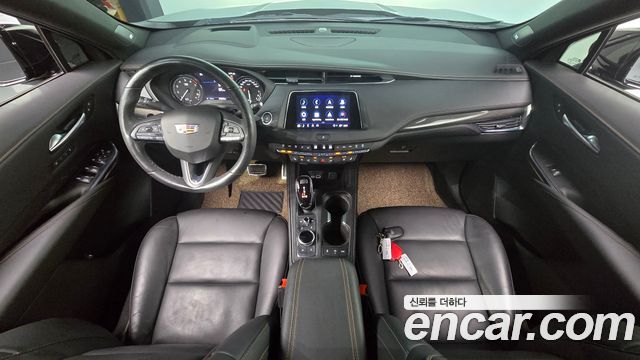 Cadillac XT4 — interior